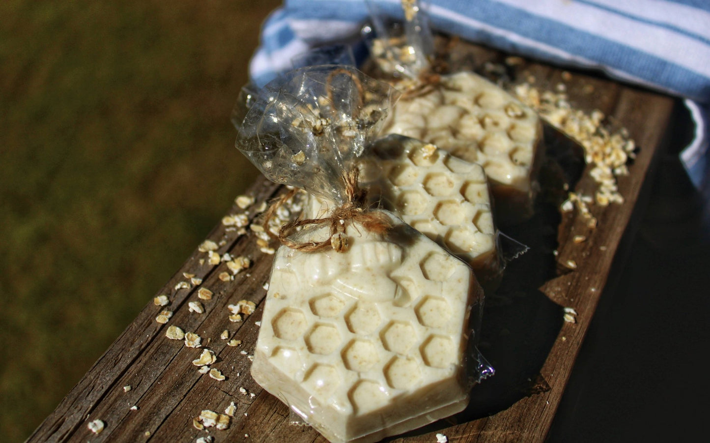 Bee - Youtiful Beauties - Oatmeal & Honey Body Soap - Beauty Over Age